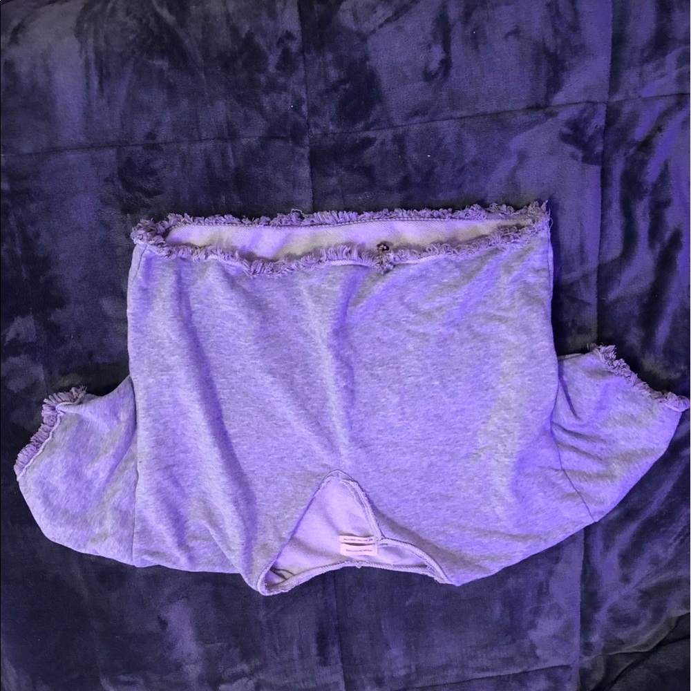 grey crop top